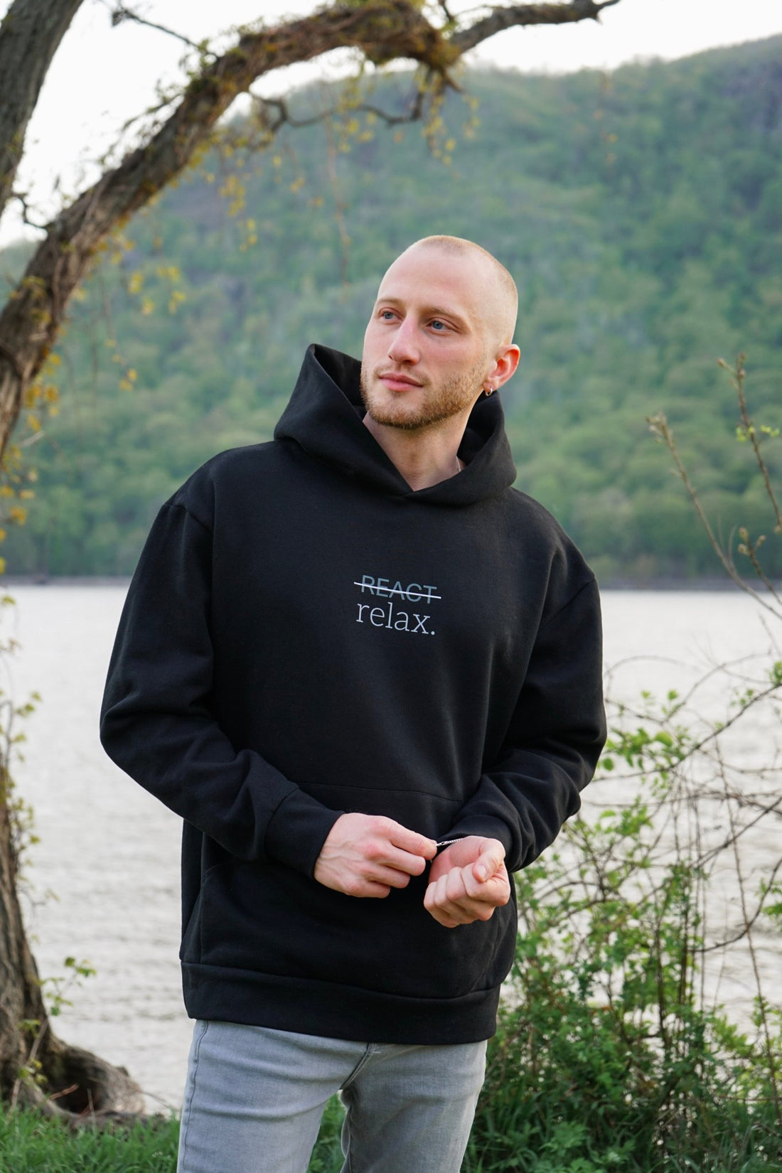 REACT/relax. Hoodie - Verses