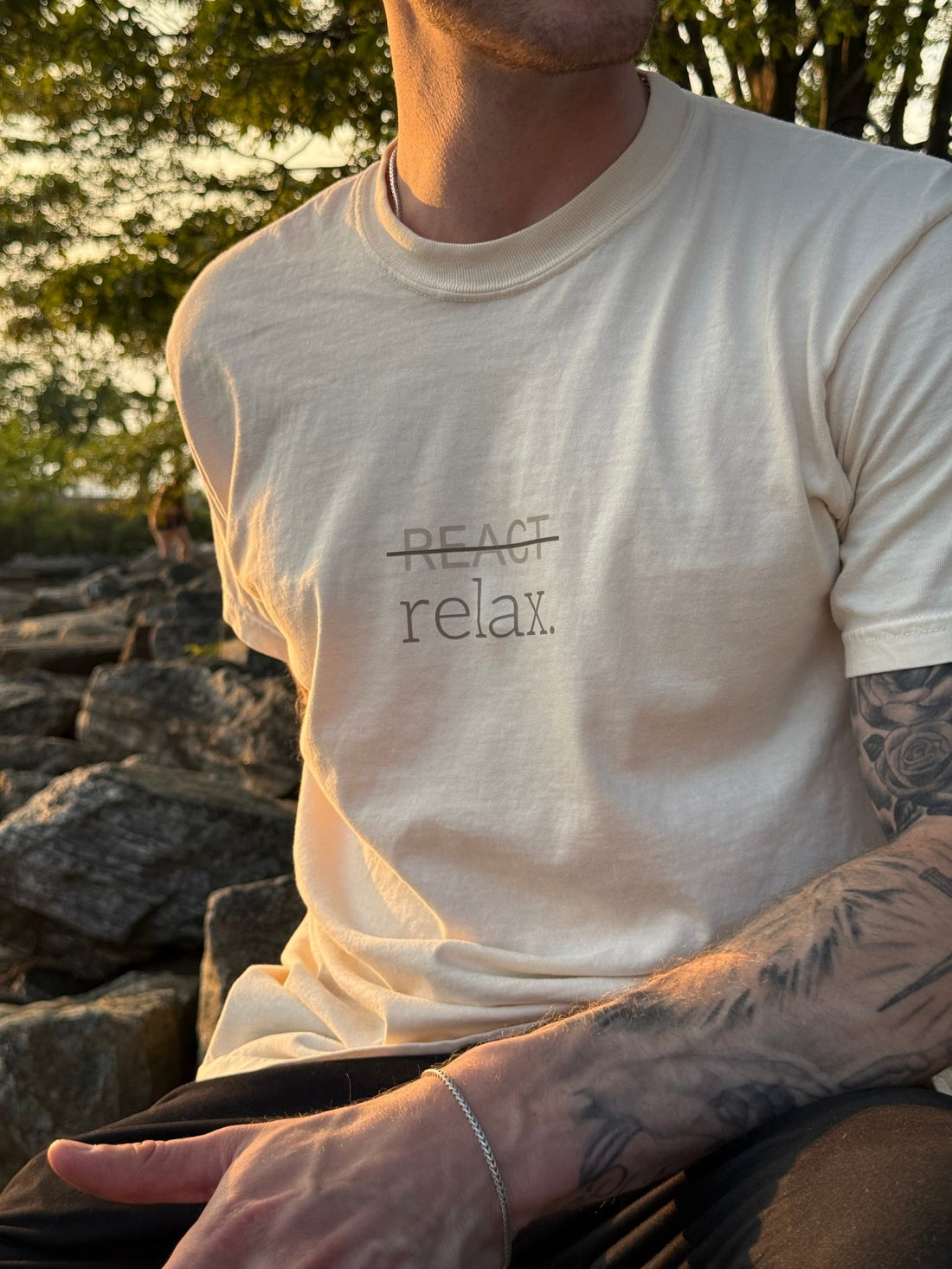 REACT/relax. Tee - Verses
